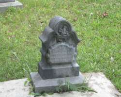 There are around 86 funerary monuments that displayed more than a hundred Italian family names at the burial grounds.